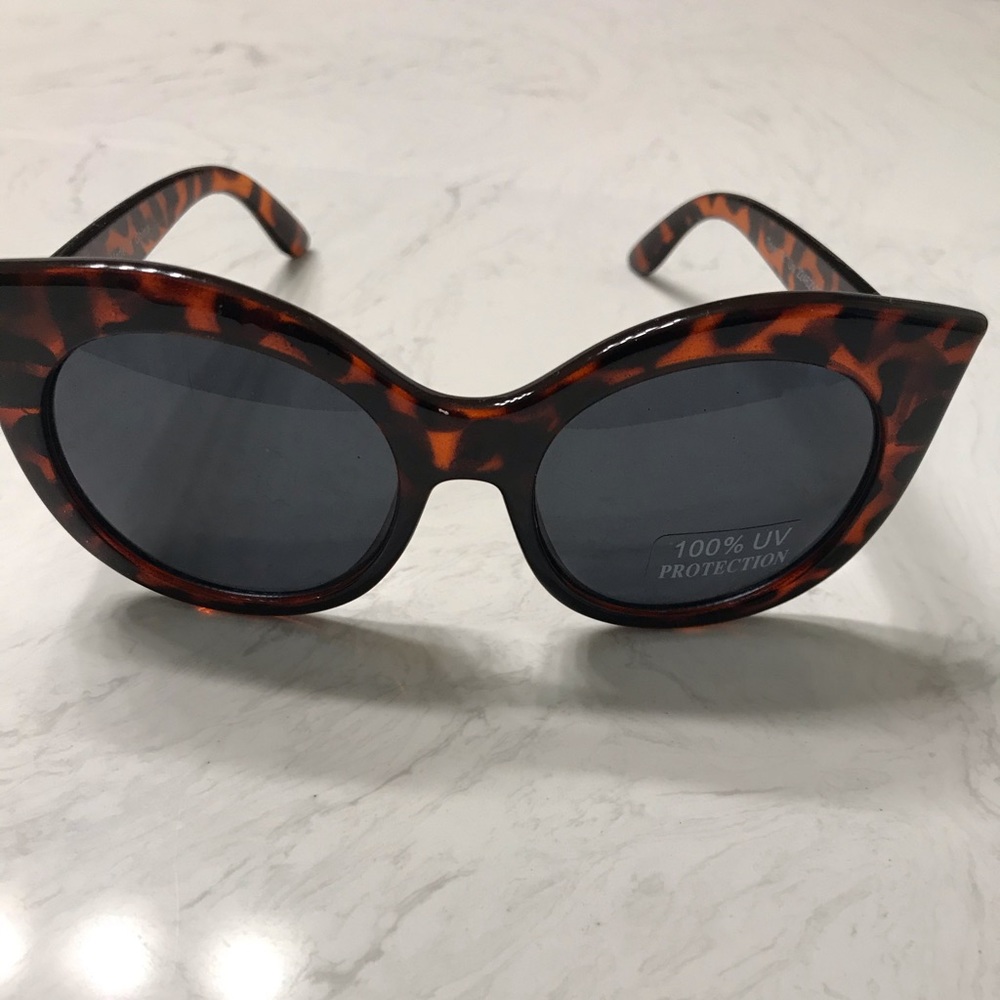 Toddler leopard frame shades